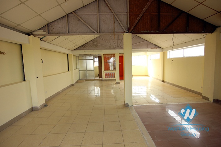 3 floors office for rent in Tayho area.